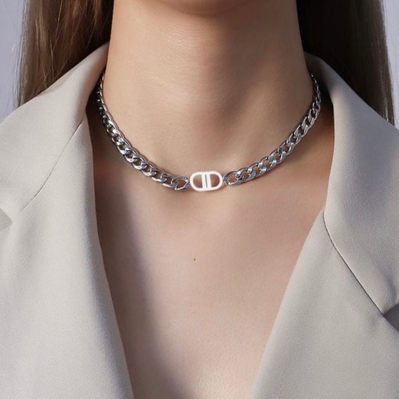 Jewelry - NEW!! 🤍 CD Chain Choker